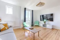 Apartments in Champigny-Sur-Marne - 30 Minutes from Disneyland Hotels in Saint-Maur-des-Fossés