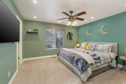 Spacious 5BR Retreat with Game Room, PS5 & Garage - Hot Tub