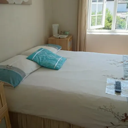 En Suite Shower Room Double Room with 1 Double Deyr