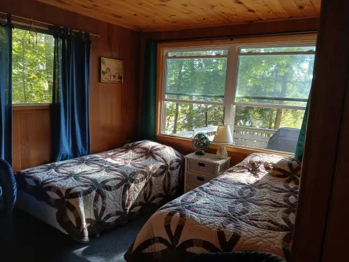 Camp Kuchen- 3 bdrm lakefront on beautiful White Lake Отели в г. Форестпорт