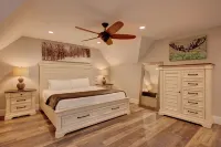 Luxury 4BR Townhouse with Hot Tub, Fireplace, Deck & Game Room in Conway, NH