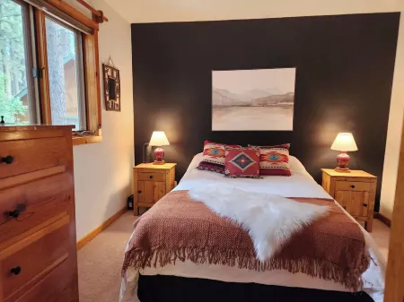 Rancho Relaxo, large fully fenced pet friendly lot. Centrally located