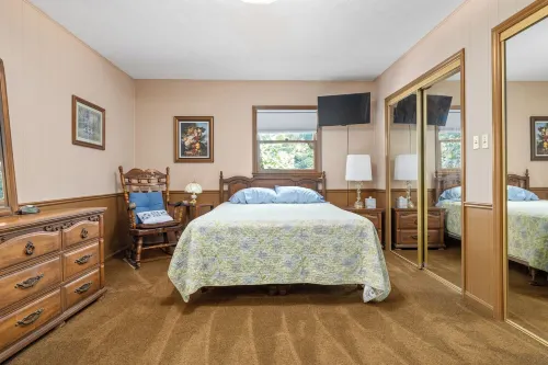 Charming 5-bedroom farmhouse on 10 acres in serene Saluda