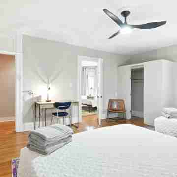 Modern Victorian 3BR 2BA Apt with Parking Rooms