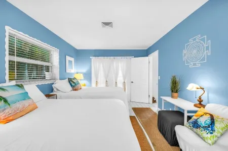 Rare Find! -East Boca Bliss - 1 mile to Beach 3-Bed 2 Bath home with Pool,