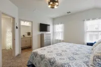 Lovely 3-Bedroom with Backyard, and Nearby Parks Hotel dekat Kelly Field Annex/Lackland Air Force Base