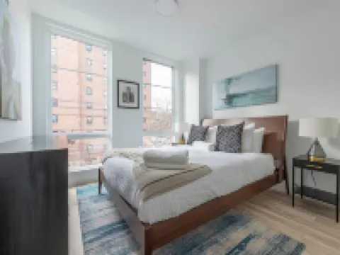 Sun-Drenched 3Br Loft with Outdoor Space Near NYC Hotels in Hoboken