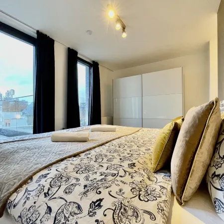 OneLuxStay Near Diamond District