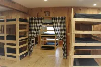Large Groups - sleeps up to 24 -group ski rentals & lift tickets available