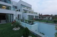 White Stone Apartments Nyarutarama