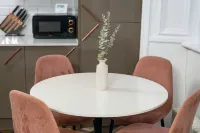 Stylish 2 Bed Flat-Free Parking Hotels in 