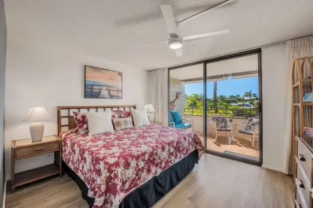 Central AC Ocean & Mountain View 2-Bedroom 2-Bath Condo Across Magic Sands Beach Отели рядом с достопримечательностью «Уайт Сандс Виллидж»