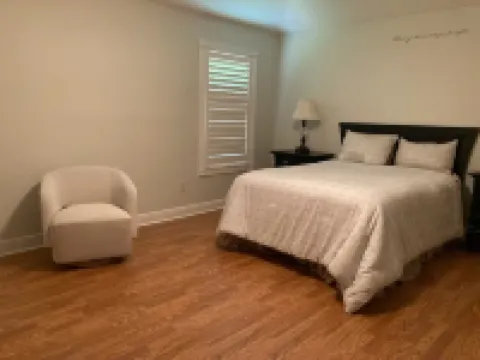 Upgraded 3:2 House in Amelia mins to Sumter Landing, golf & pool. New rental. Hotels in The Villages