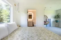 Baleen. Gorgeous Outdoor Sauna, Stylish Interior, Pet Friendly. Hotels near 4175 N Hwy 101