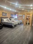 Cabin Unit 3 of 6 Called the Texan with WiFi and AC in serene Paige