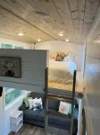 Charming 2-bedroom farmhouse style tiny home in  Rainier with Hot tub