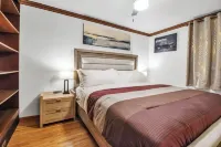 Beautiful Home in Buffalo near Airport with AC, WiFi, 3King Beds & Free Parking