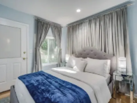 Townhouse with Pool Table - Renovated w/ King Bed チコピーのホテル