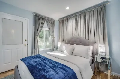 Townhouse with Pool Table - Renovated w/ King Bed Hotels near BJ's Wholesale Club