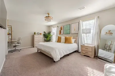 Madisyn’s Manor - Luxe Comfort + StylePet Friendly & Amazing Pools Hotels near Pilot Travel Center