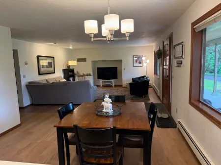 A Cozy Home Away From Home in Alaska!