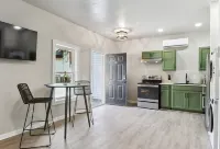 cozy comfy cottage c+ Hotels in Thunderbolt