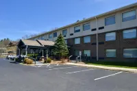 Holiday Inn Express Blowing Rock South - parking