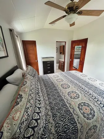 Coral Suite - close to beaches/kayaks/dock/stunning views/EVcharger Отели рядом с достопримечательностью «Маяк Гиббс-Хилл»