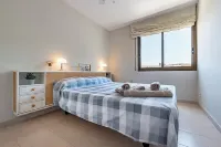 Can Costelles - Ático en Primera Línea con Vistas al Mar, Piscina y Parking