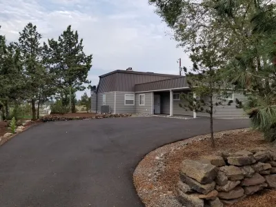 Quiet Tumalo House with Great Mountain Views 처치 오브 더 캐스케이즈 주변 호텔
