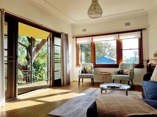 Calypso on Collins - Ocean Views, Town Centre Hotels in Kiama