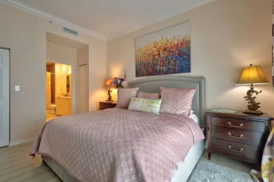 Charming 2-bedroom apartment with AC, fitness room in brilliant Lantana Hotels near Costco Wholesale