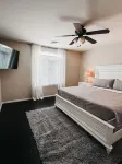 Resort Style Heated Pool close to Entertainment 에스트렐라 호텔