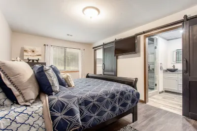 Stunning Custom Ranch in Central Roswell Hotels near Hembree Park