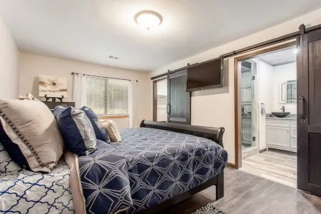 Stunning Custom Ranch in Central Roswell Отели в г. Розуэлл