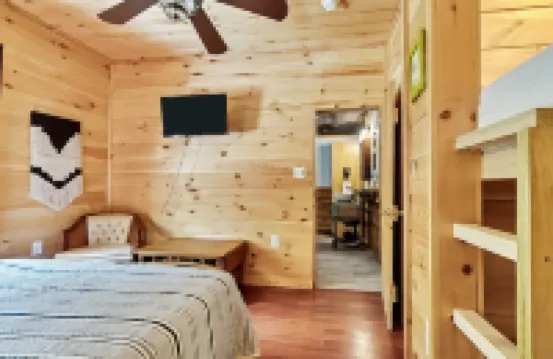 Romantic Red River Gorge Cabin w/ Hot Tub, Pond Views & Dog Friendly