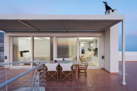 Ellinikon 360 Roof Top Отели в г. Глифада