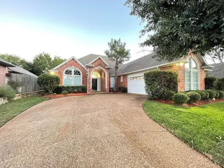 Charming 3-bedroom house near AT&T Stadium, Six Flag, DFW Airport