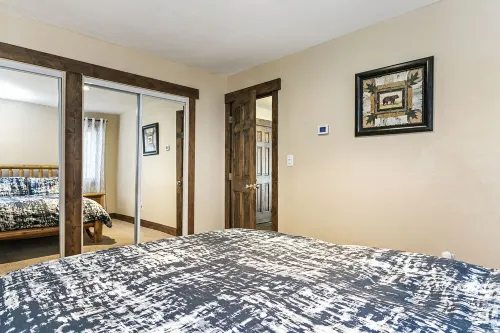 Entire 1BR apt, Sleeps 4, Wi-Fi, Close to Slopes