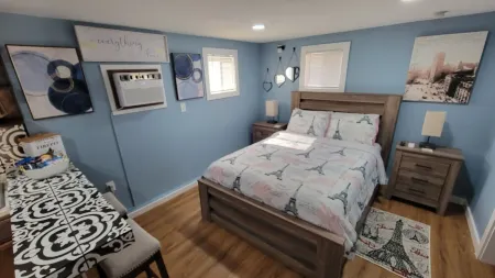 The Guesthouse Fire pit. Отели в г. Олбани