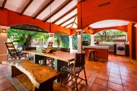 Villa Luna Grande Secluded Beach Estate