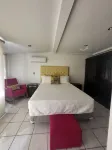 Relaxing Modern Home - Centrally Located