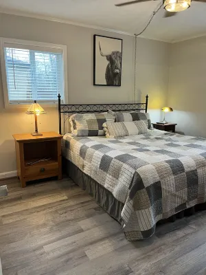 Always In Season Ski In/OutCozy getaway just steps away from Omas Meadow