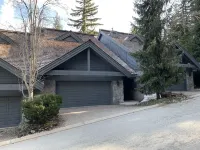 Whistler Village Premier Condo Ski-In Walk Up- Bike Park Direct Access - Hot Tub