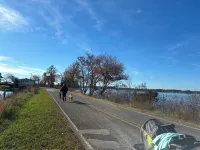 Waterfront Cabin: beach, hot tub, kayaks & panoramic lake views
