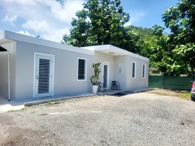 D'lujo Apt2 con A/C, Wi-Fi & Parking Hotels near DR-4339-PR Vega Baja. Branch 2