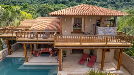 Beautiful Beach front home with 3 bedrooms and 3 1/2 bathrooms. Отели в г. Troncones