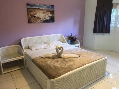 Villa met Royaal Prive Zwembad in Veilige en Rustige Buurt Hotels in Souax