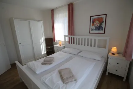 NEW, close to the beach, close to the center, allergy-friendly, parking, WiFi