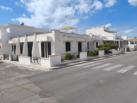 Detached villa 30 mt from the sea Отели в г. Marina di Mancaversa